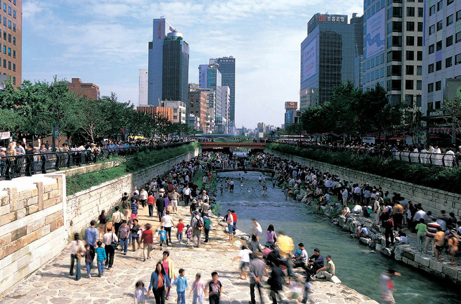 The Strategy for Creating Urban Centers― Strengthening urban center to revitalize a city