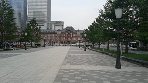 ディズニーランドと丸の内