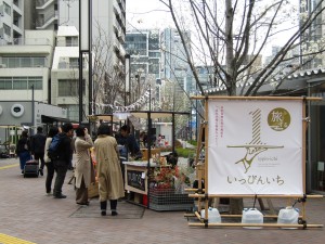 道路空間を活用したエリアマネジメント事例：新虎通りエリア